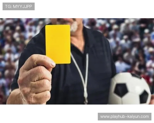 世俱杯门将朗温·威廉姆斯违例,首吃“八秒规则”黄牌 世俱杯门将朗温·威廉姆斯违例,首吃“八秒规则”黄牌