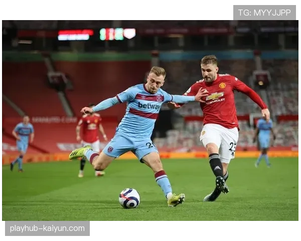 加的斯主帅在赛前发布会确认，本场比赛将采用务实的低位防守以节约球员体能